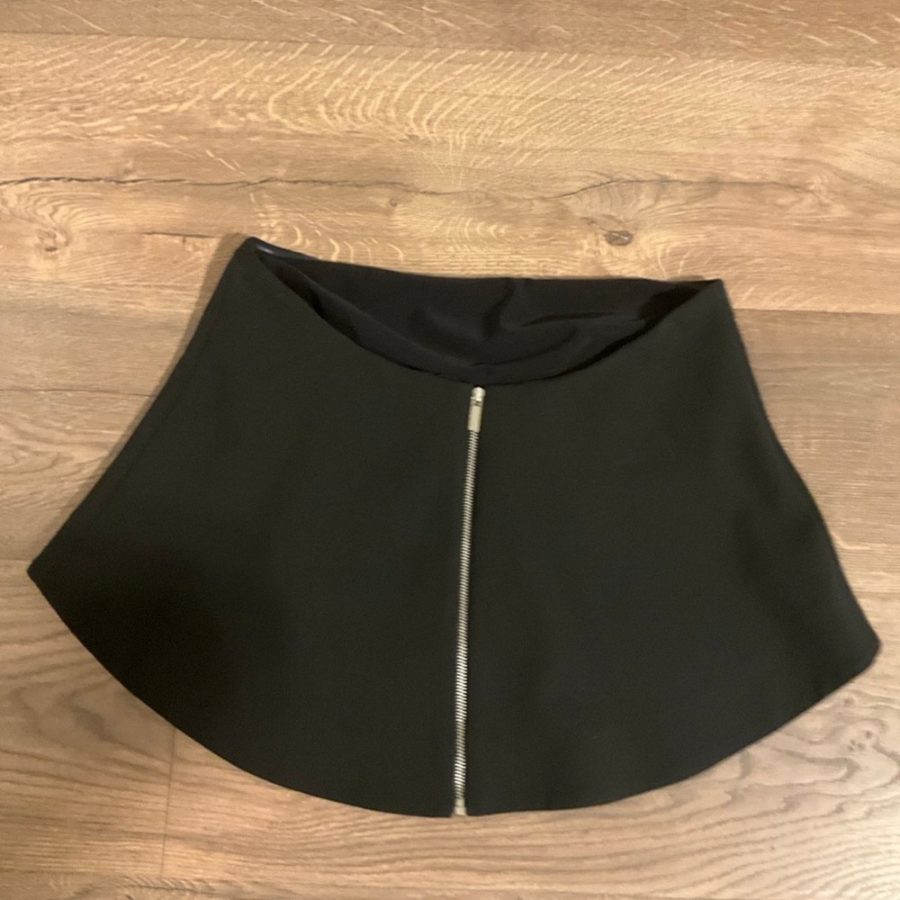Elizabeth and James Addilyn black strapless cropped top with zippered back, S - Picture 4 of 10
